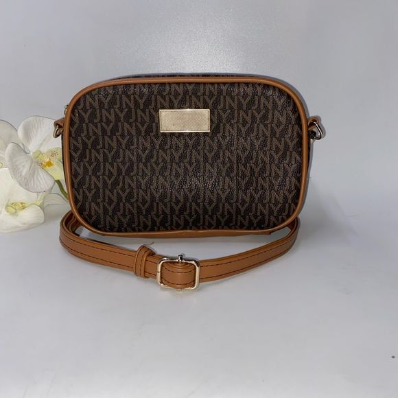 Jones New York Signature Organizer Crossbody - Picture 1 of 8